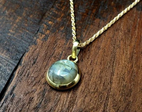 women’s silver necklaces -Simple Round Labradorite Cabochon Necklace