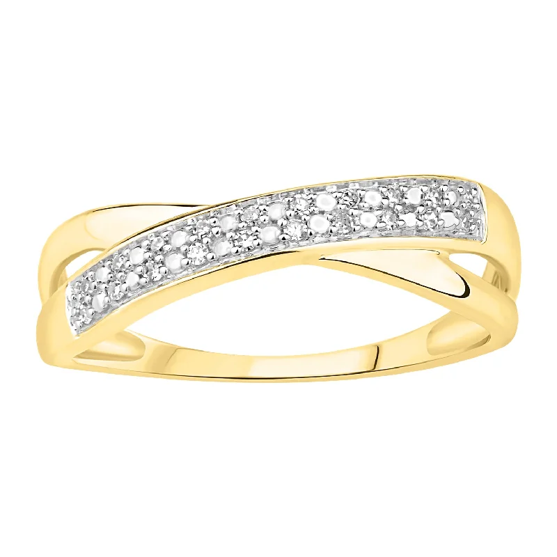 women’s bespoke engagement rings -9ct Yellow Gold Diamond Ring with 8 Briliiant Diamonds