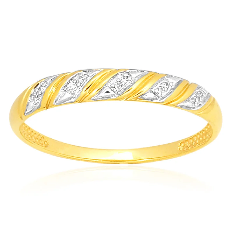 women’s timeless engagement rings -9ct Yellow Gold Diamond Ring with 10 Brilliant Diamonds